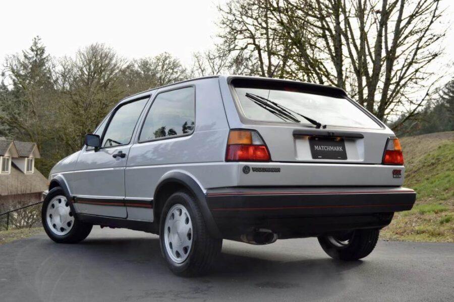 Golf GTI 1987 é arrematado em leilão